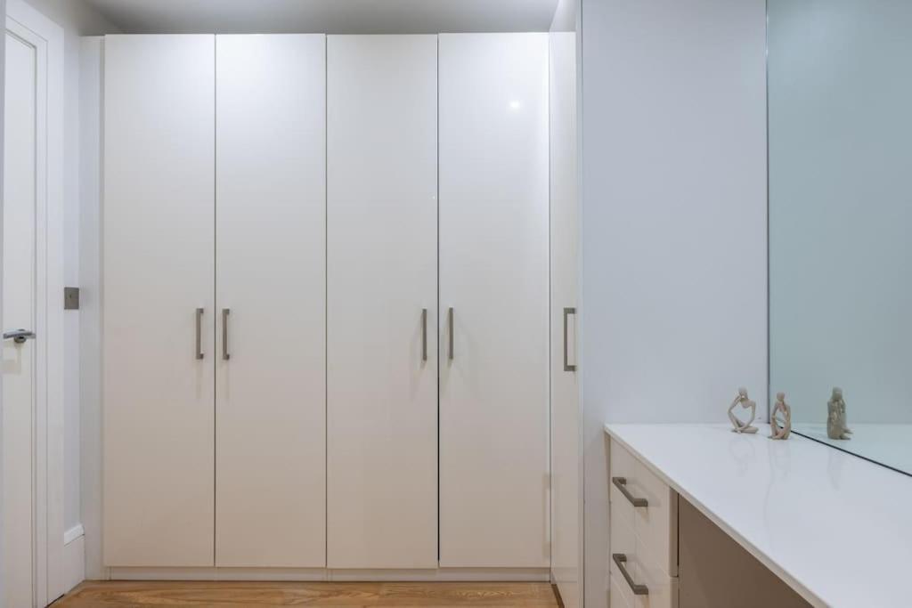Free Parking - Luxury Penthouse Apartment *