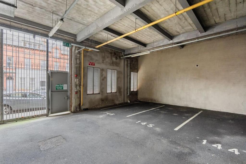 Free Parking - Luxury Penthouse Belfast