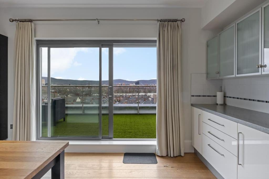 Free Parking - Luxury Penthouse Apartment Belfast
