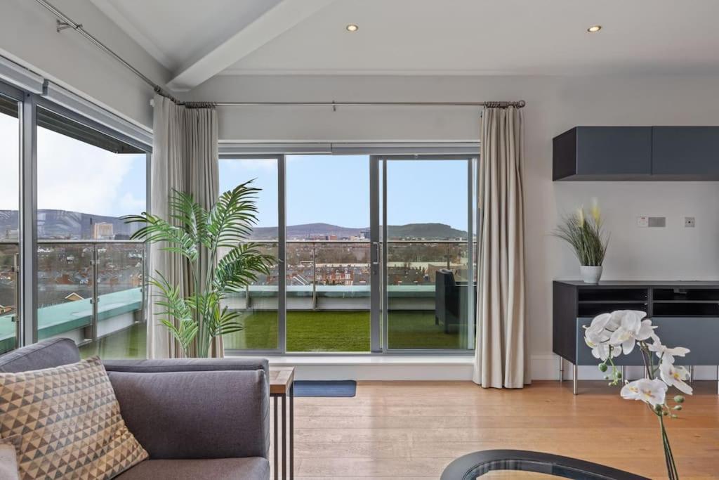 Free Parking - Luxury Penthouse Apartment *