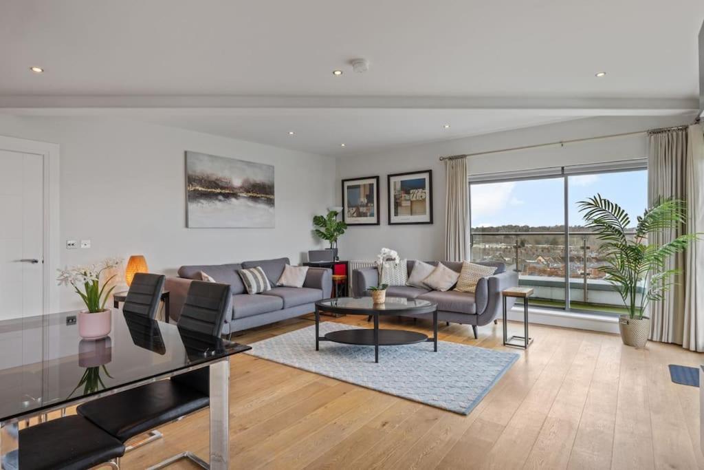Free Parking - Luxury Penthouse Apartment