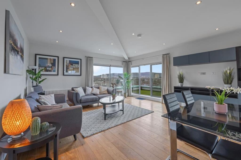 Free Parking - Luxury Penthouse Apartment *
