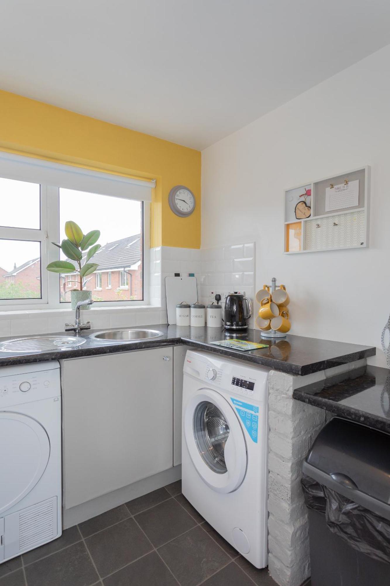 Ardenlee - Stylish 3 Bed Close To City, Parking And Wifi Apartment