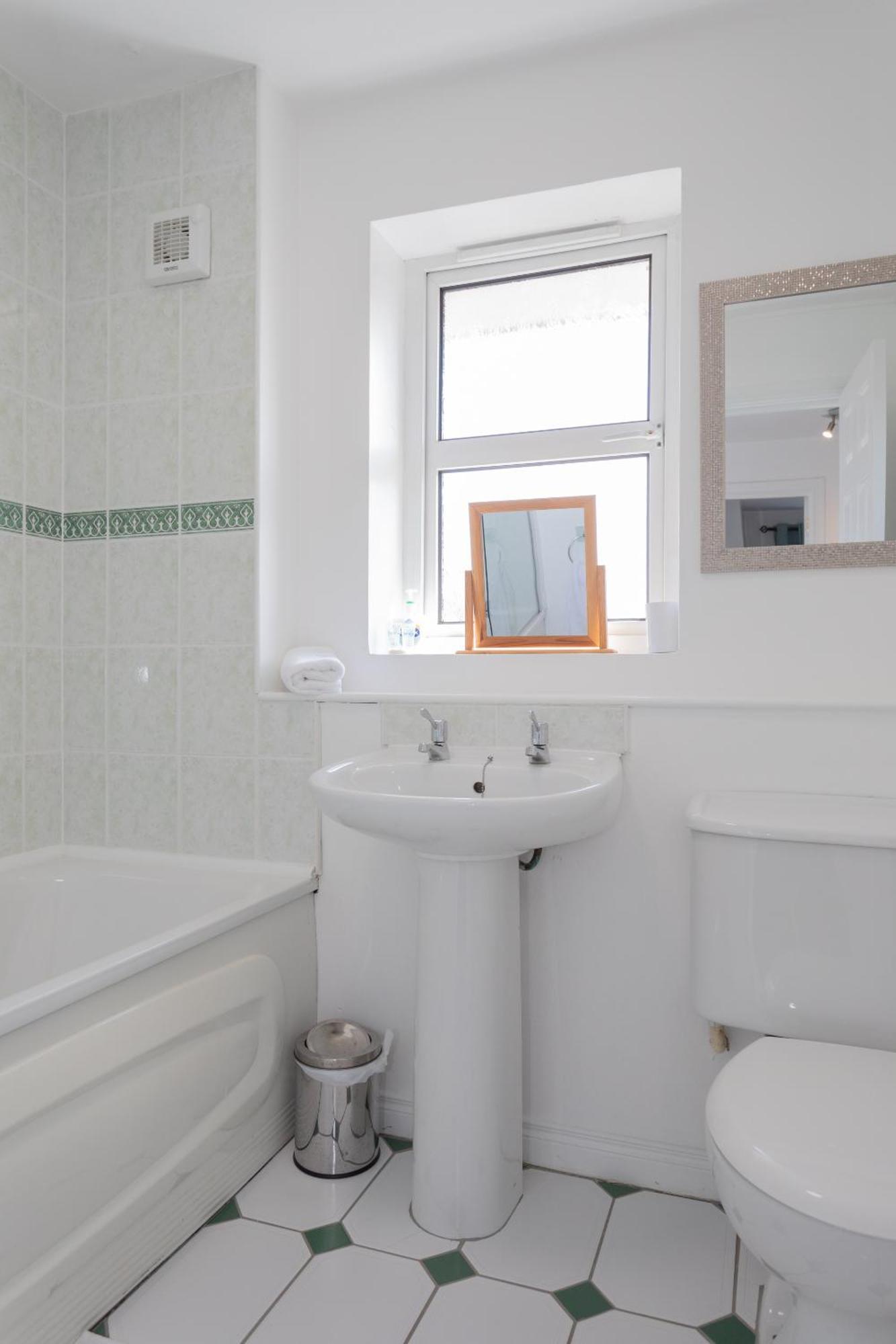 Apartment Ardenlee - Stylish 3 Bed Close To City, Parking And Wifi *