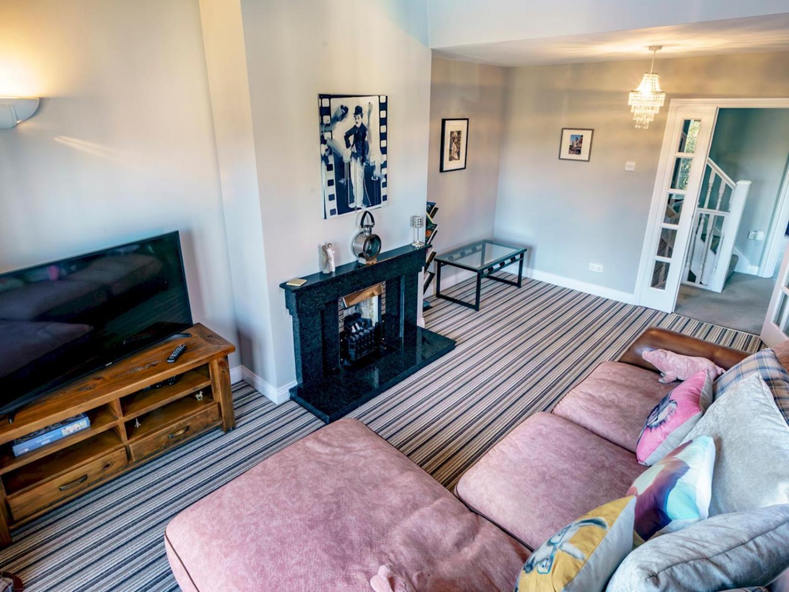 Pass The Keys Beautiful 3-bed Riverside Townhouse W Parking Belfast