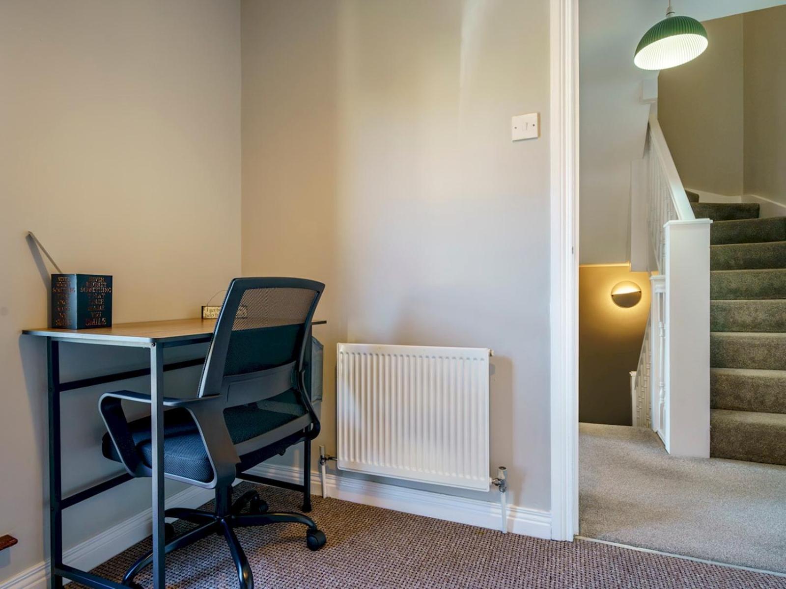 Pass The Keys Beautiful 3-bed Riverside Townhouse W Parking