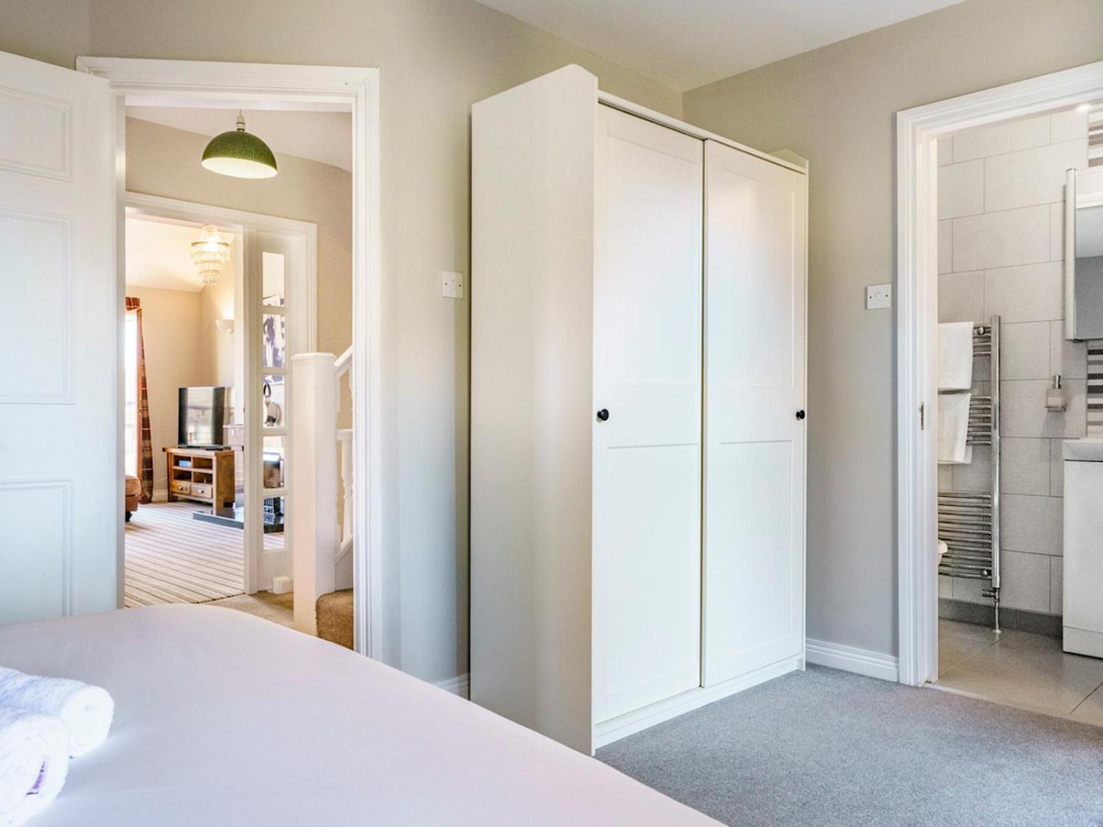 Pass The Keys Beautiful 3-bed Riverside Townhouse W Parking * Belfast
