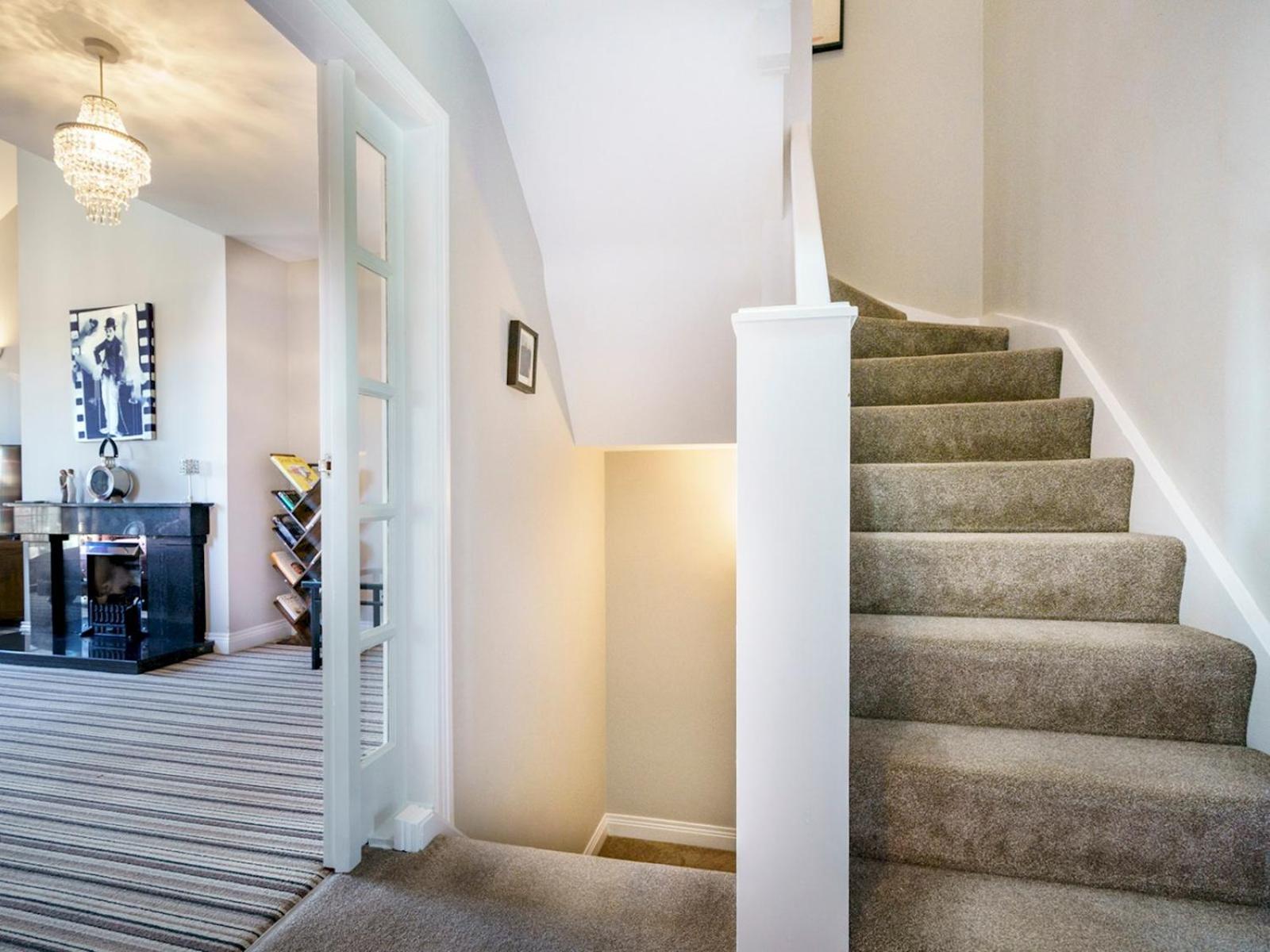 Pass The Keys Beautiful 3-bed Riverside Townhouse W Parking Holiday home