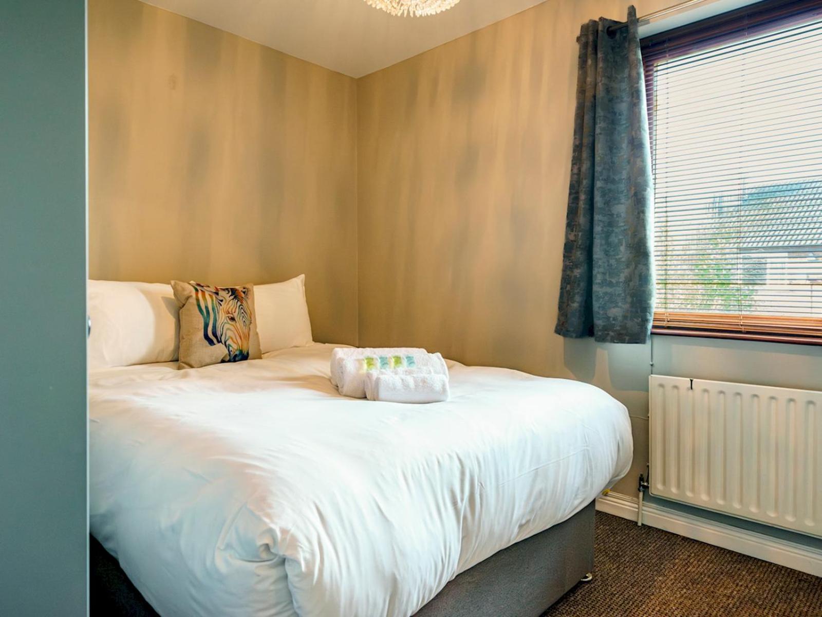 Holiday home Pass The Keys Beautiful 3-bed Riverside Townhouse W Parking Belfast