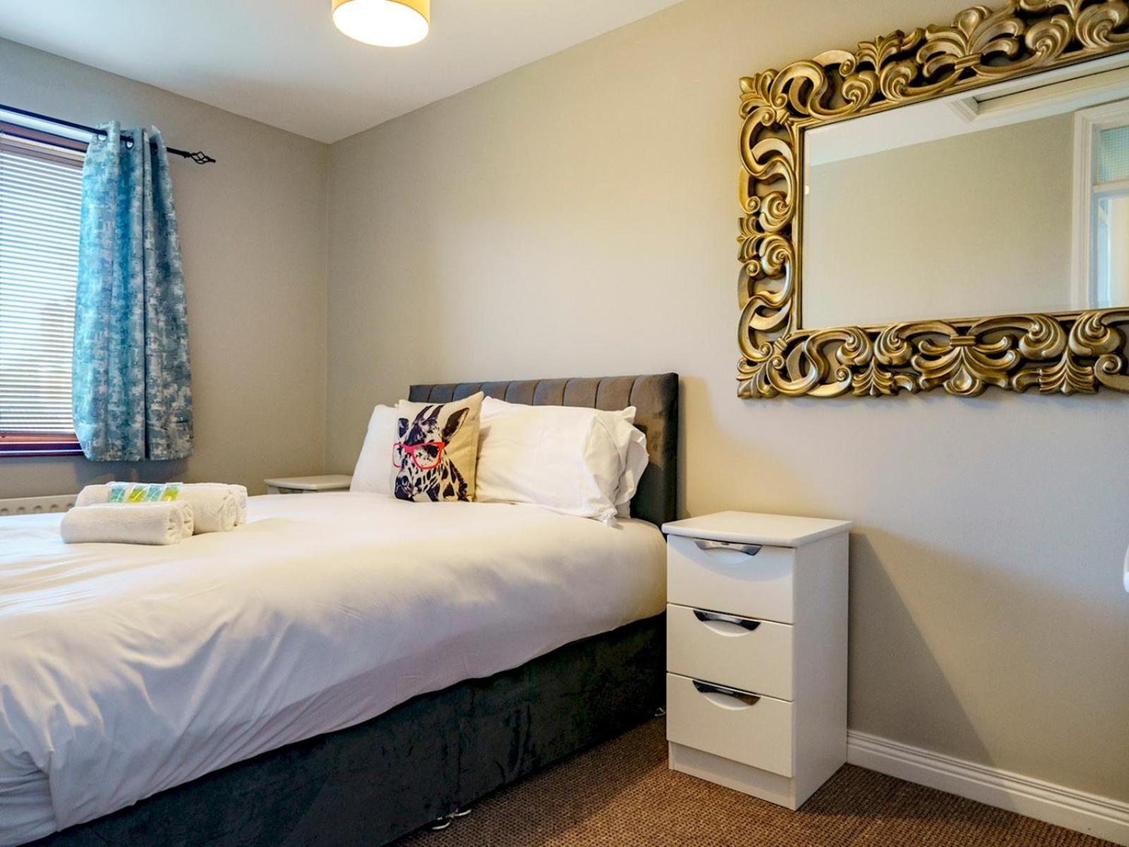 Pass The Keys Beautiful 3-bed Riverside Townhouse W Parking Holiday home Belfast