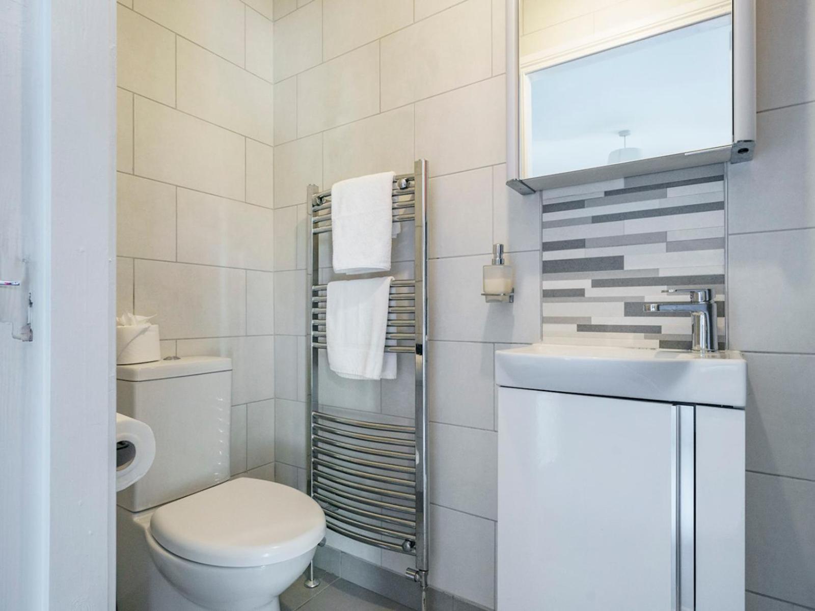 Pass The Keys Beautiful 3-bed Riverside Townhouse W Parking Belfast