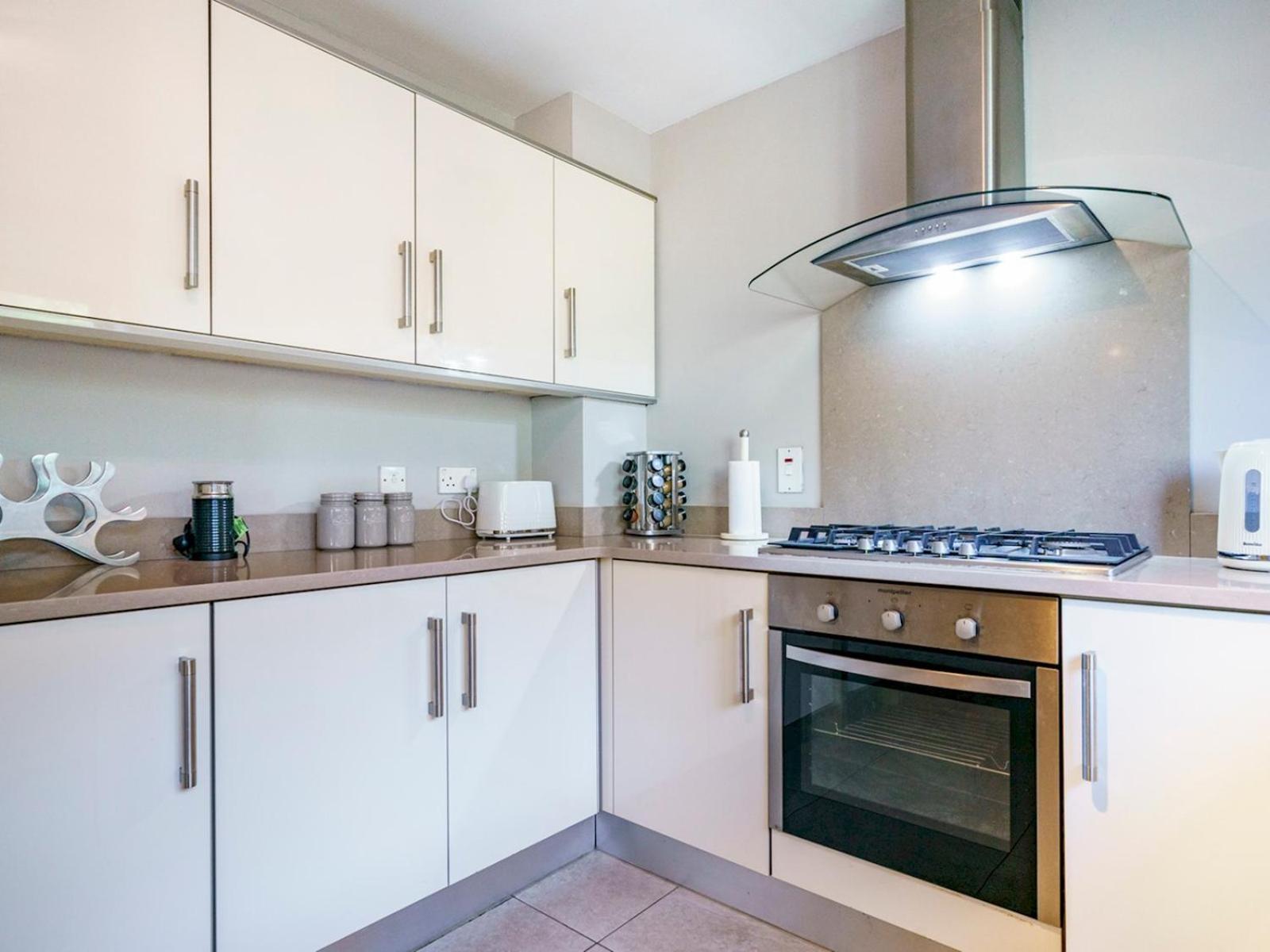 Holiday home Pass The Keys Beautiful 3-bed Riverside Townhouse W Parking