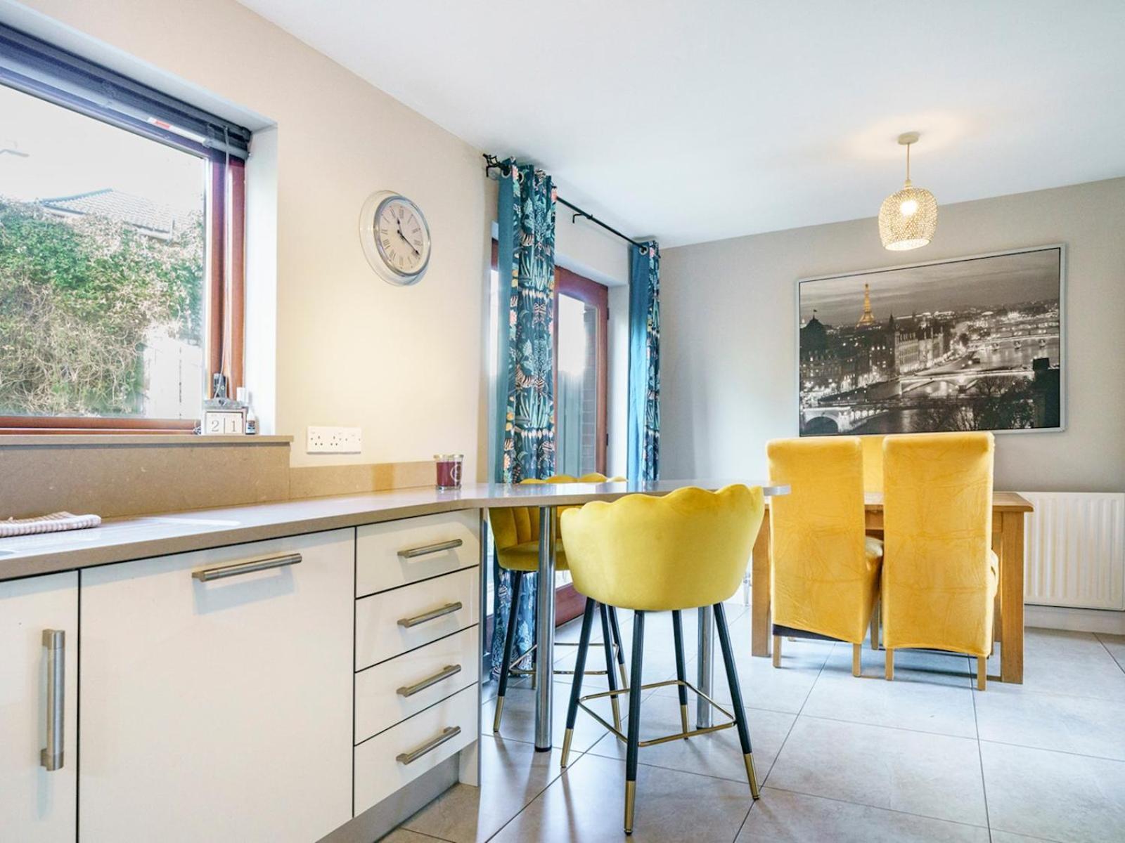 Pass The Keys Beautiful 3-bed Riverside Townhouse W Parking *