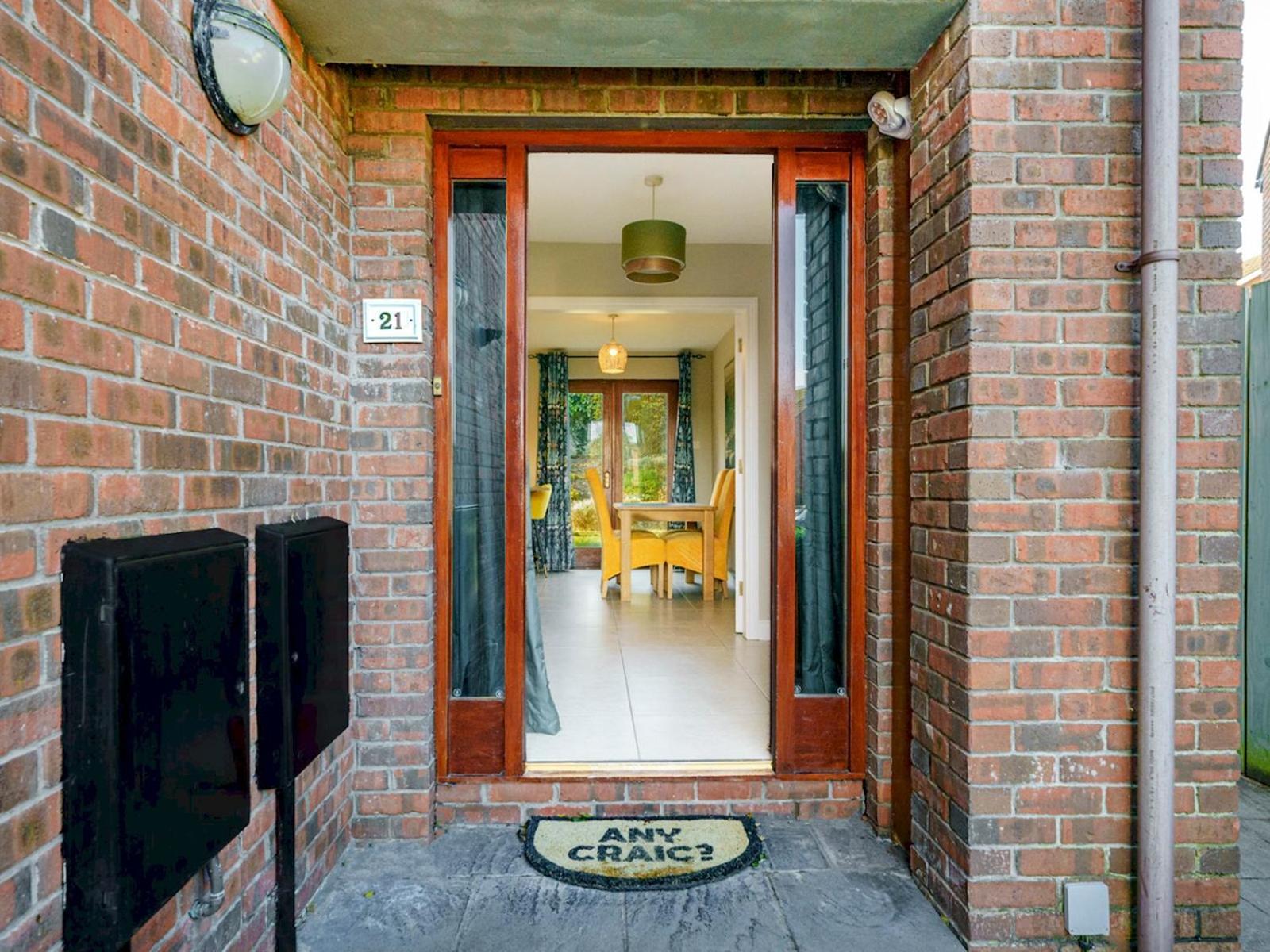 Pass The Keys Beautiful 3-bed Riverside Townhouse W Parking