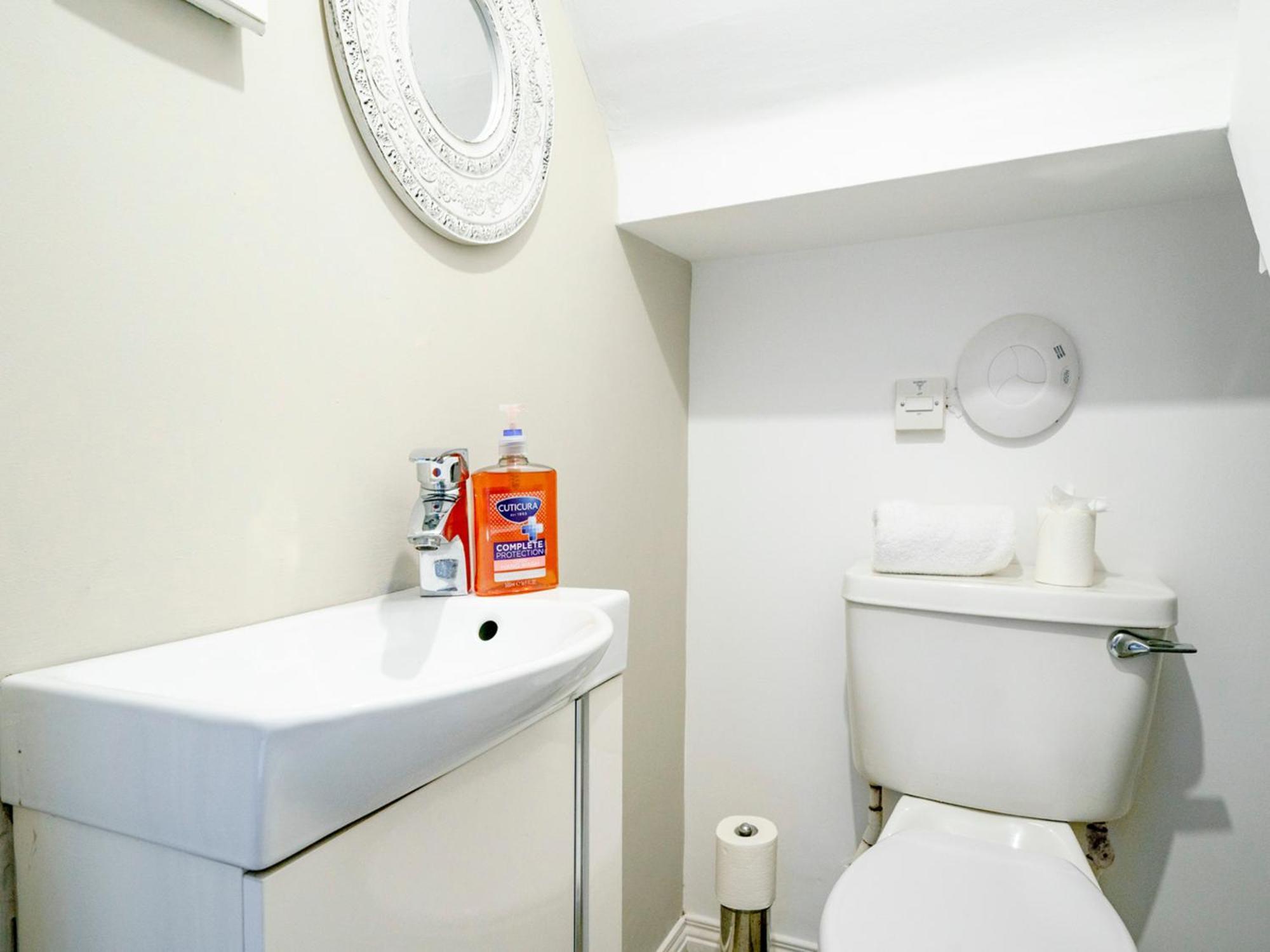 Pass The Keys Beautiful 3-bed Riverside Townhouse W Parking Holiday home Belfast