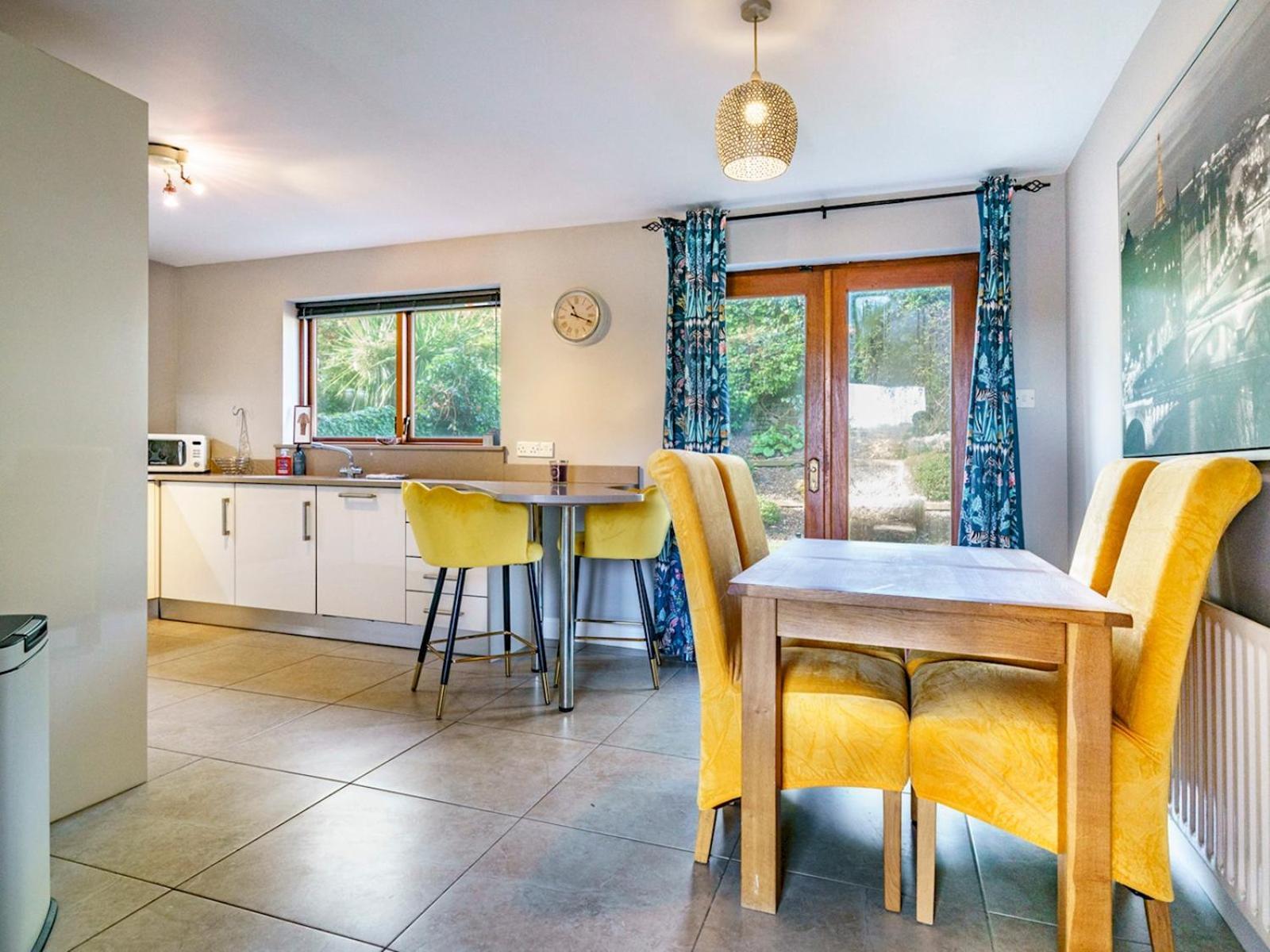 Holiday home Pass The Keys Beautiful 3-bed Riverside Townhouse W Parking Belfast