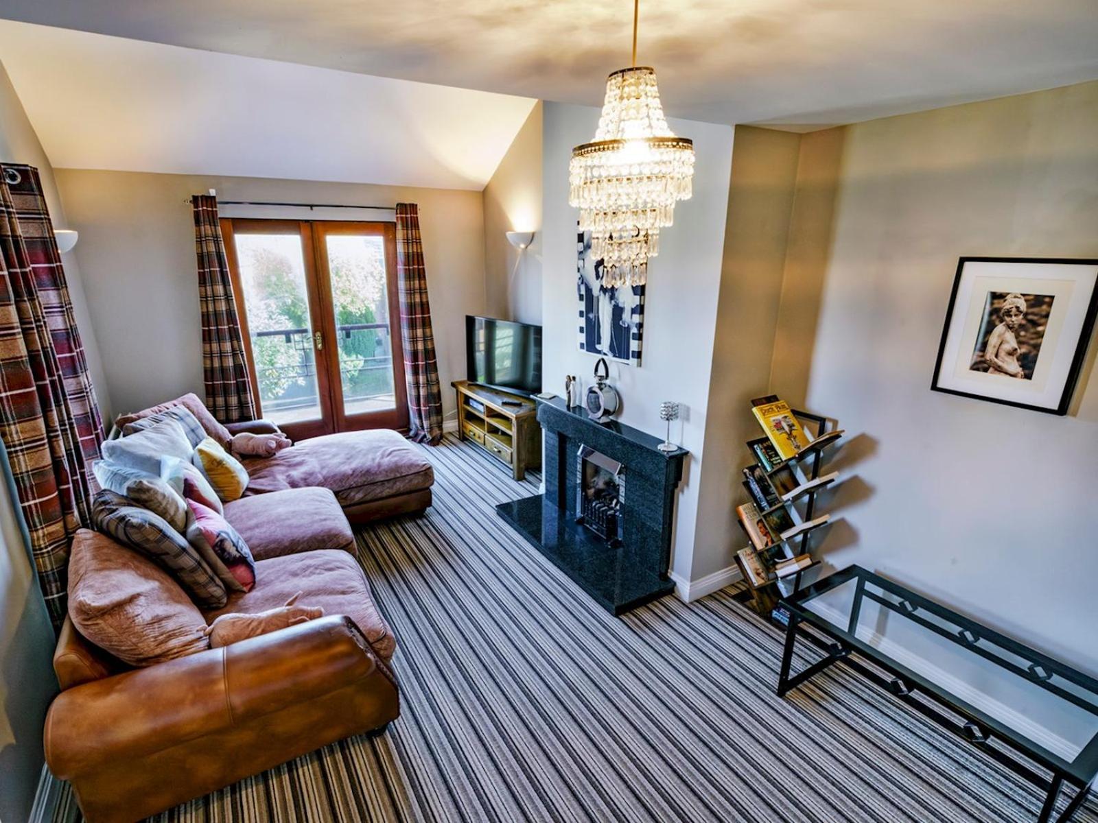 Pass The Keys Beautiful 3-bed Riverside Townhouse W Parking Holiday home