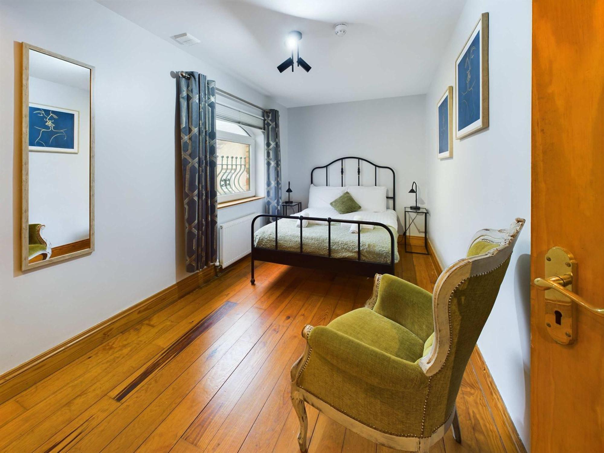 Characterful 2 Bedroom Flat In *