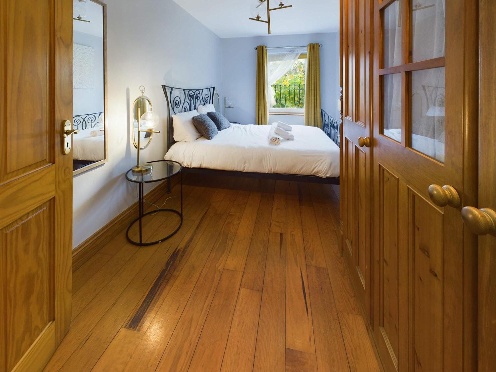 Characterful 2 Bedroom Flat In Holiday home