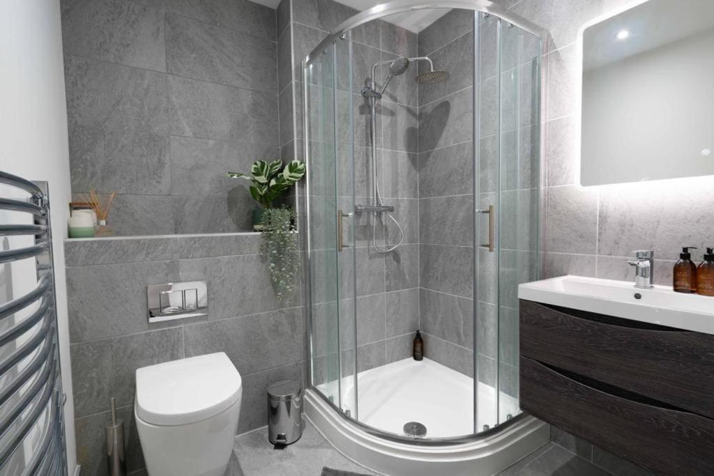 Luxury 5 Min To Centre Apartment *