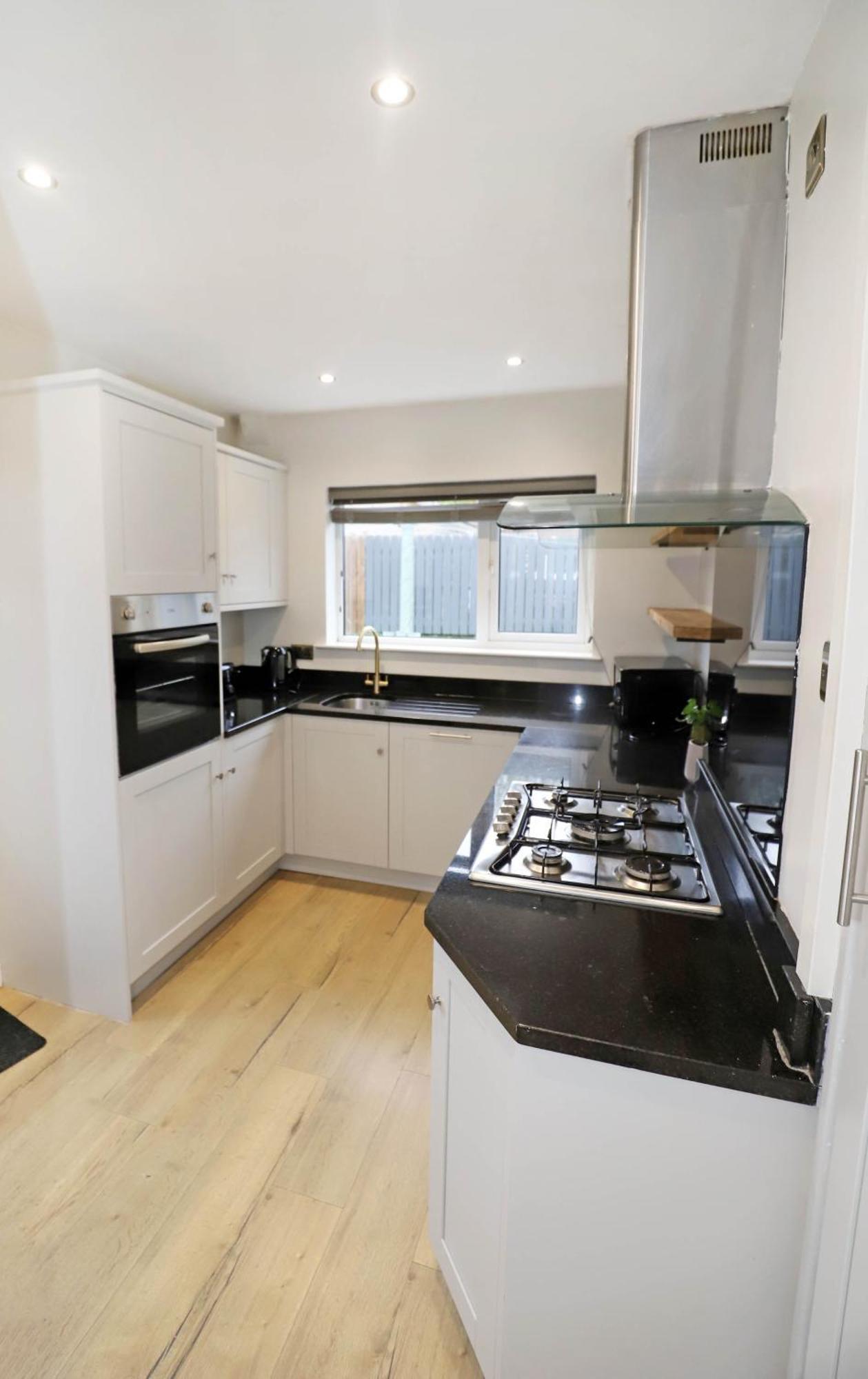 Modern Close To Airport Holiday home