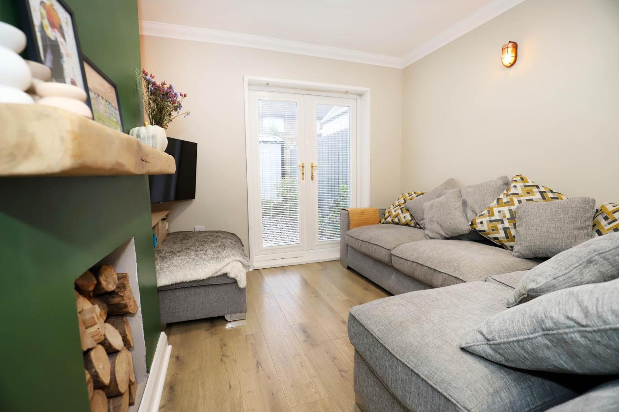 Modern Close To Airport Holiday home *