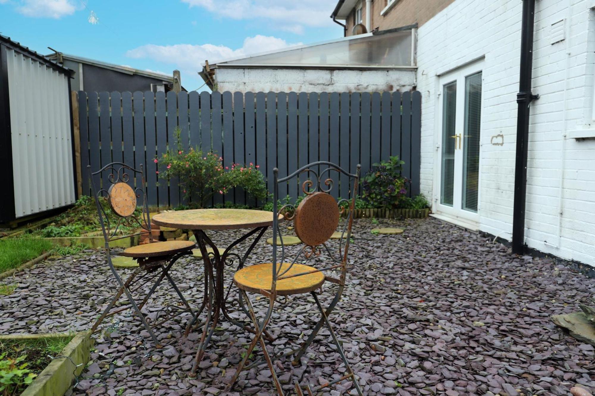 Modern Close To Airport Holiday home *