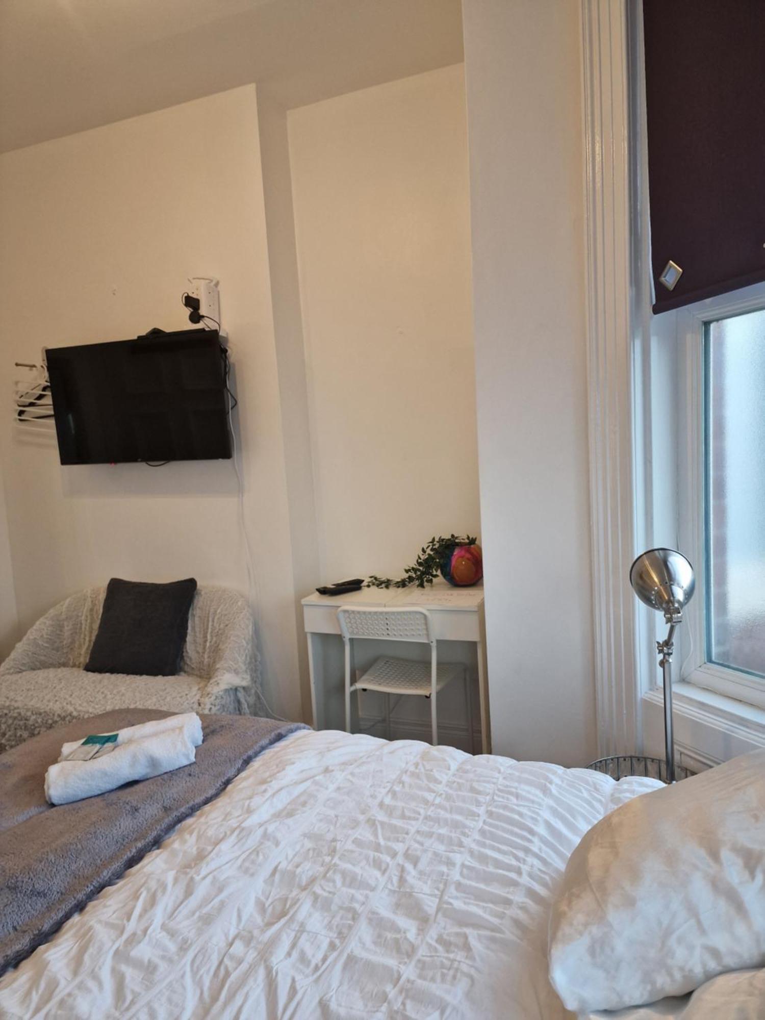 Aunty Katie'S House, Ni Tourist Board Certified & Located On The Main Oldpark Road To Belfast, With Free Continental Breakfast & Free Ultra Fast Sky Internet, Free Sky Sports & Free Sky Cinema, Self-Check In After 10Pm Gmt