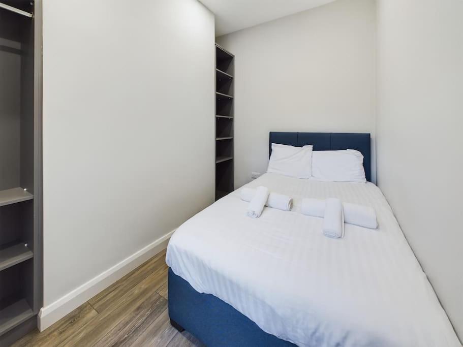 Modern 2 Bed Off Lisburn Road Apartment