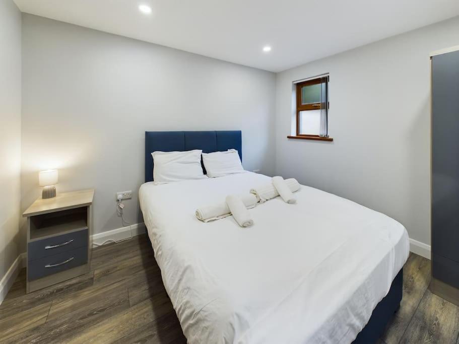 Modern 2 Bed Off Lisburn Road *
