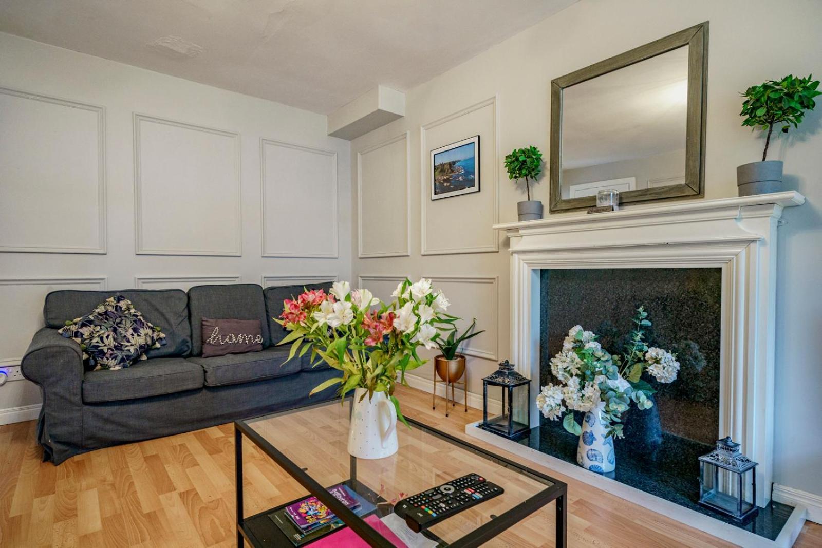 Close To City Centre Stylish 3 Bedroom House *