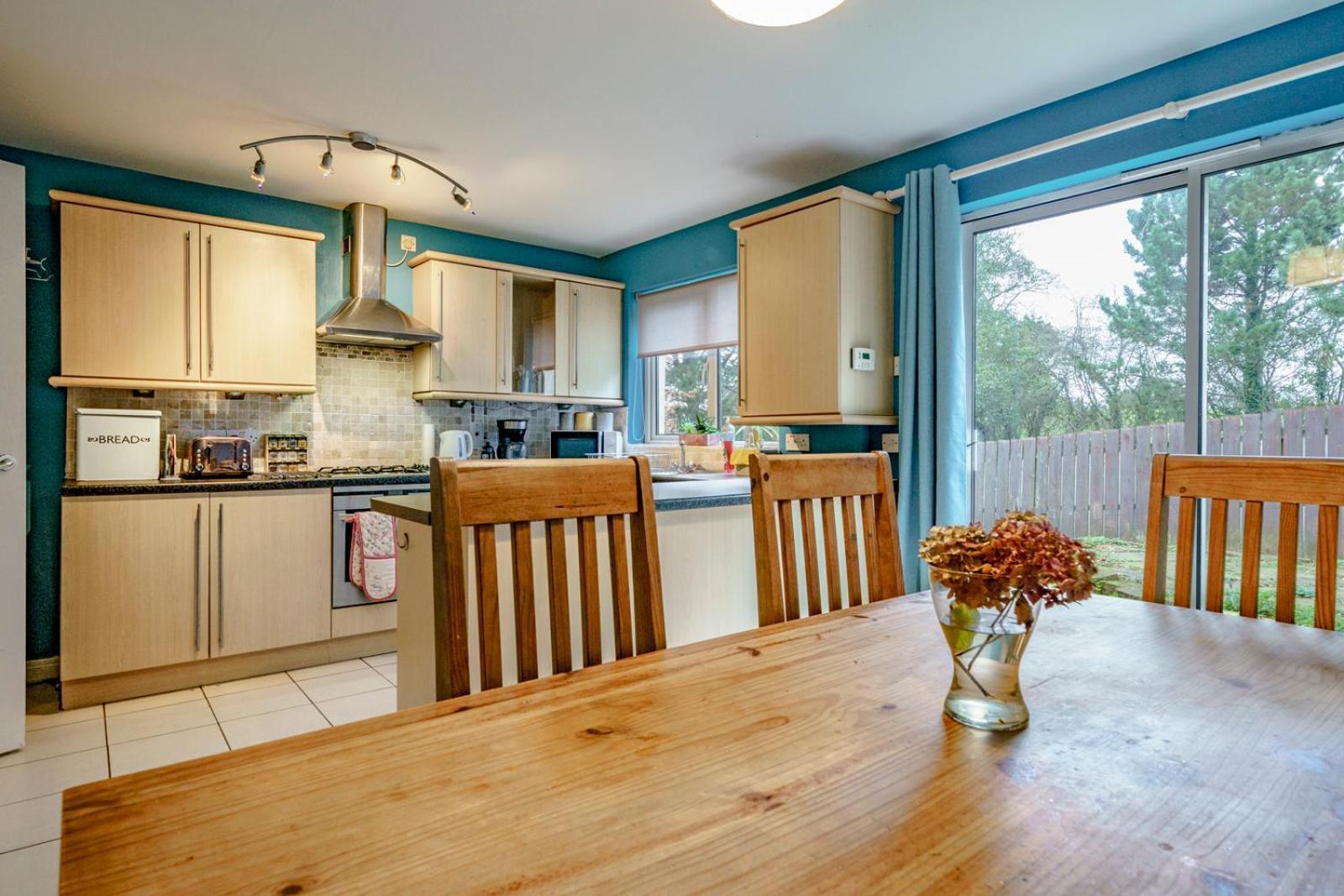 Close To City Centre Stylish 3 Bedroom House