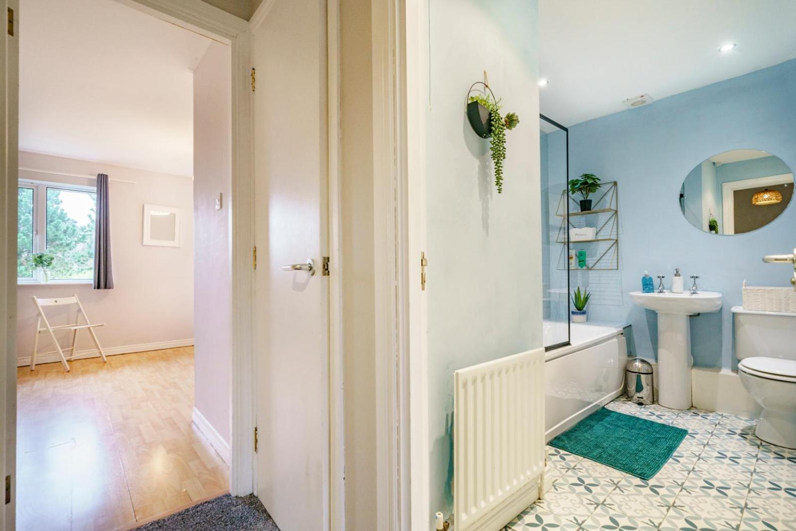 Close To City Centre Stylish 3 Bedroom House Belfast