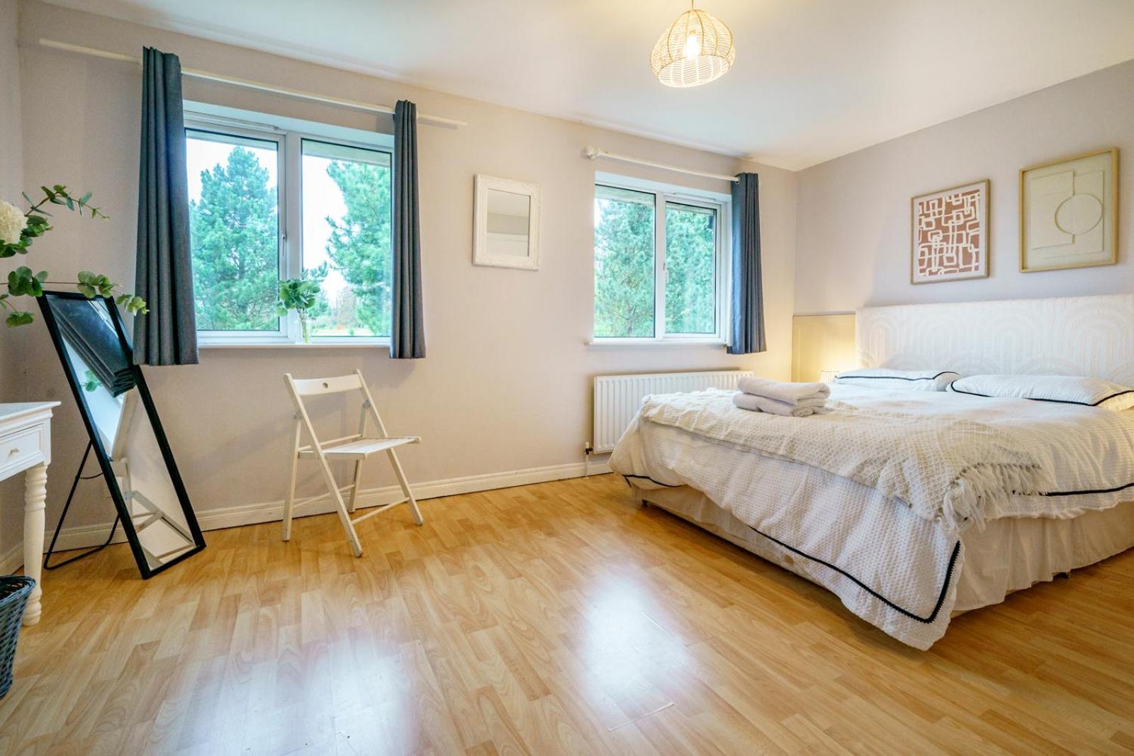 Close To City Centre Stylish 3 Bedroom House * Belfast