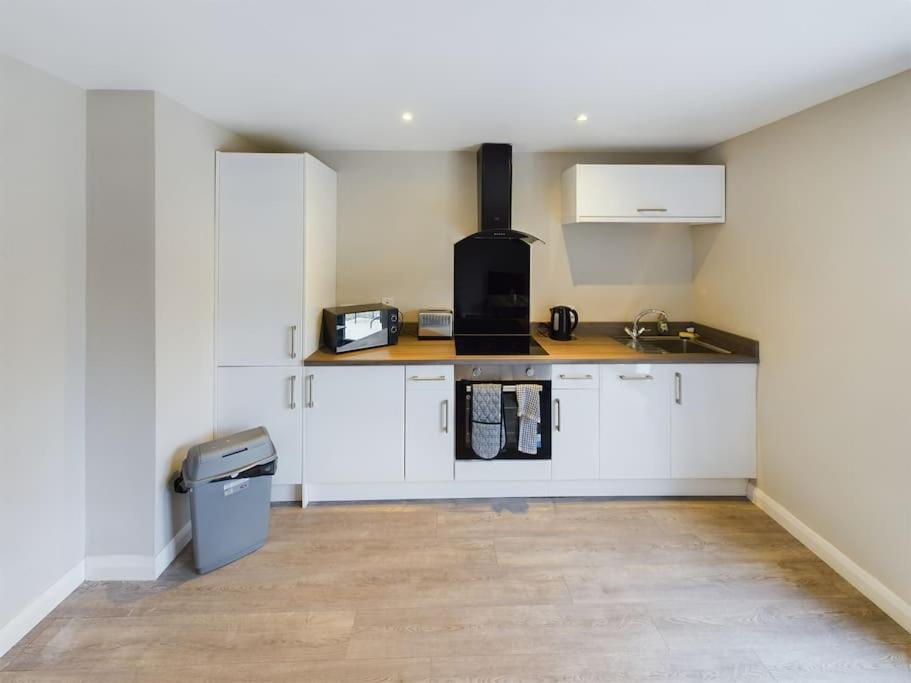 1 Bed In East Of Apartment *