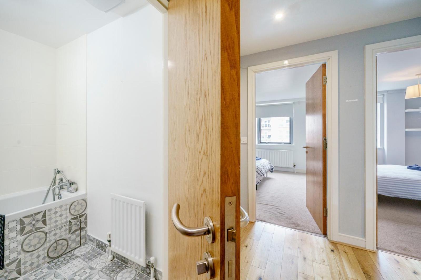 Stylish Centre 2 Bedroom With Cityscape View Apartment