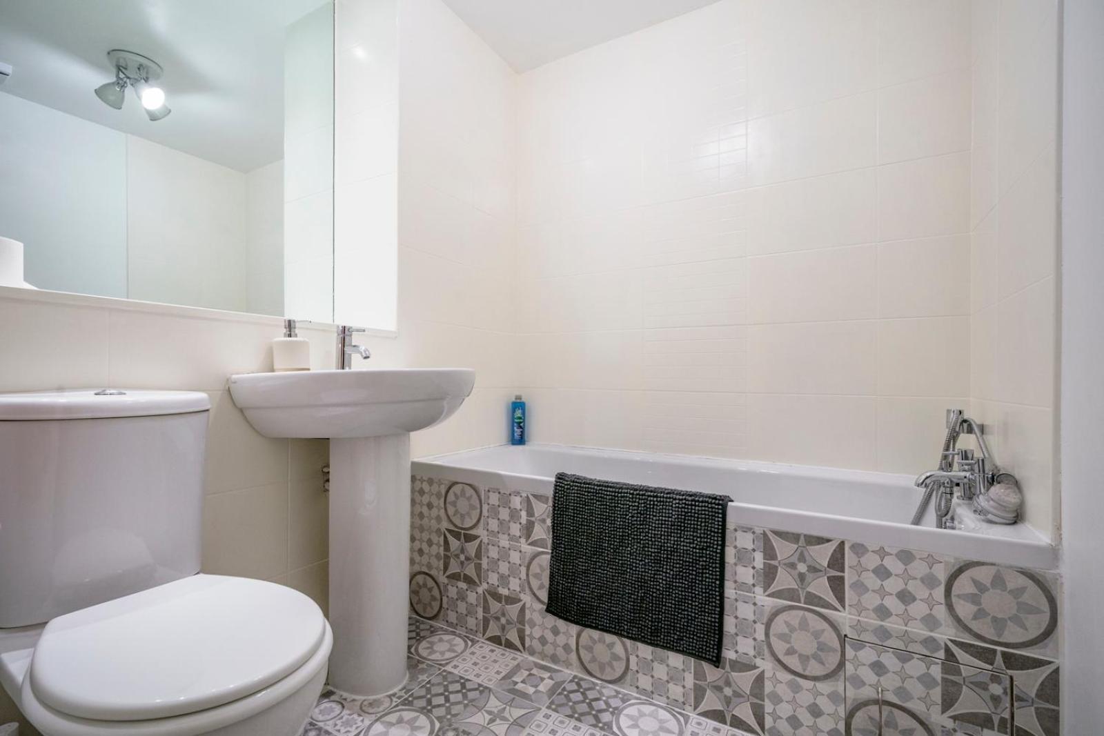 Stylish Centre 2 Bedroom With Cityscape View