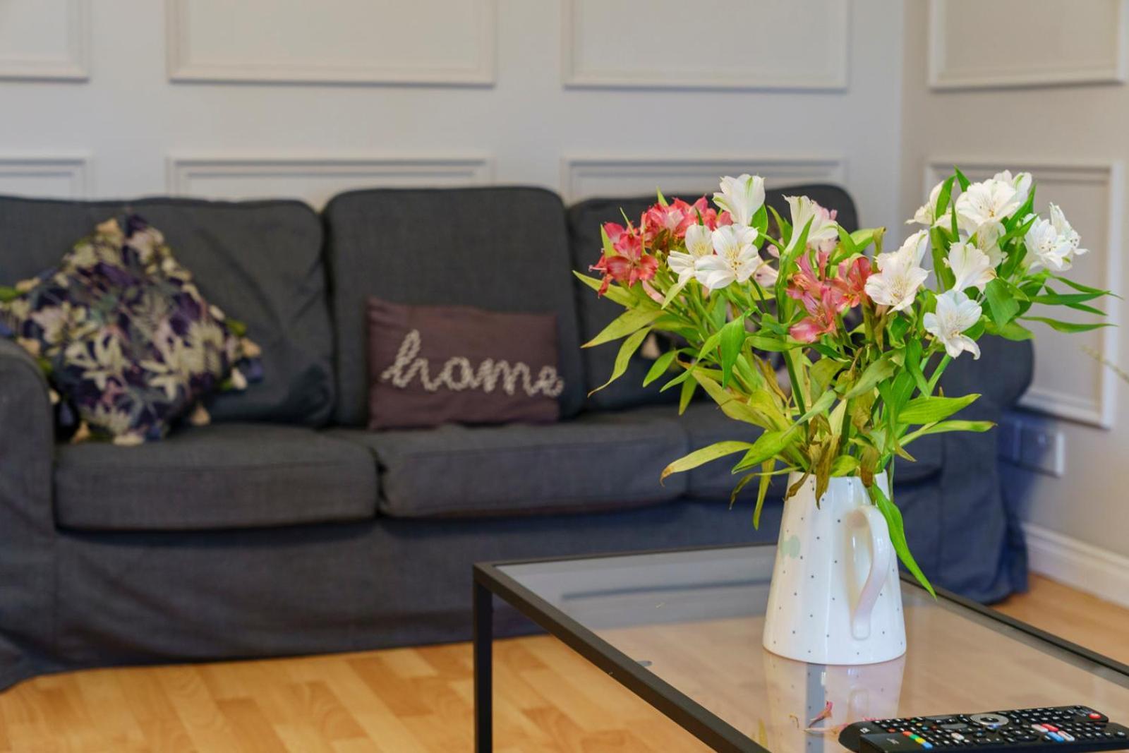 Stylish Centre 2 Bedroom With Cityscape View Apartment