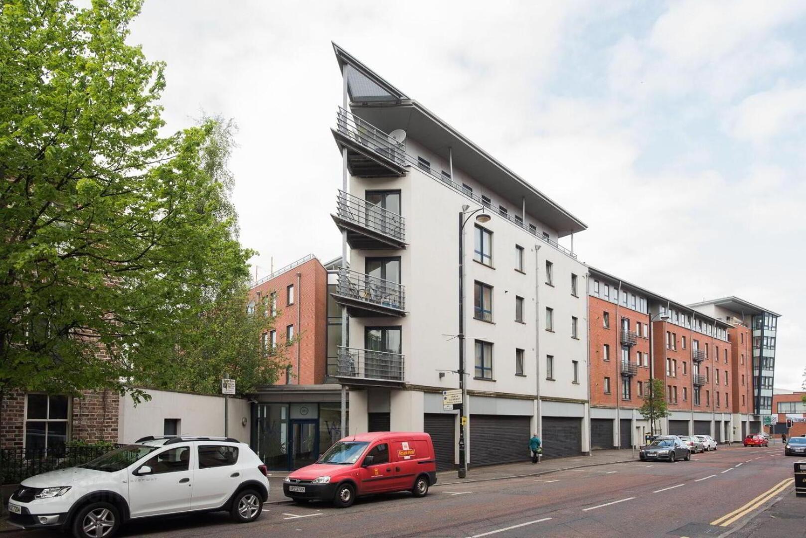 Apartment Whitehall Square Apartments- Queen's Quarters