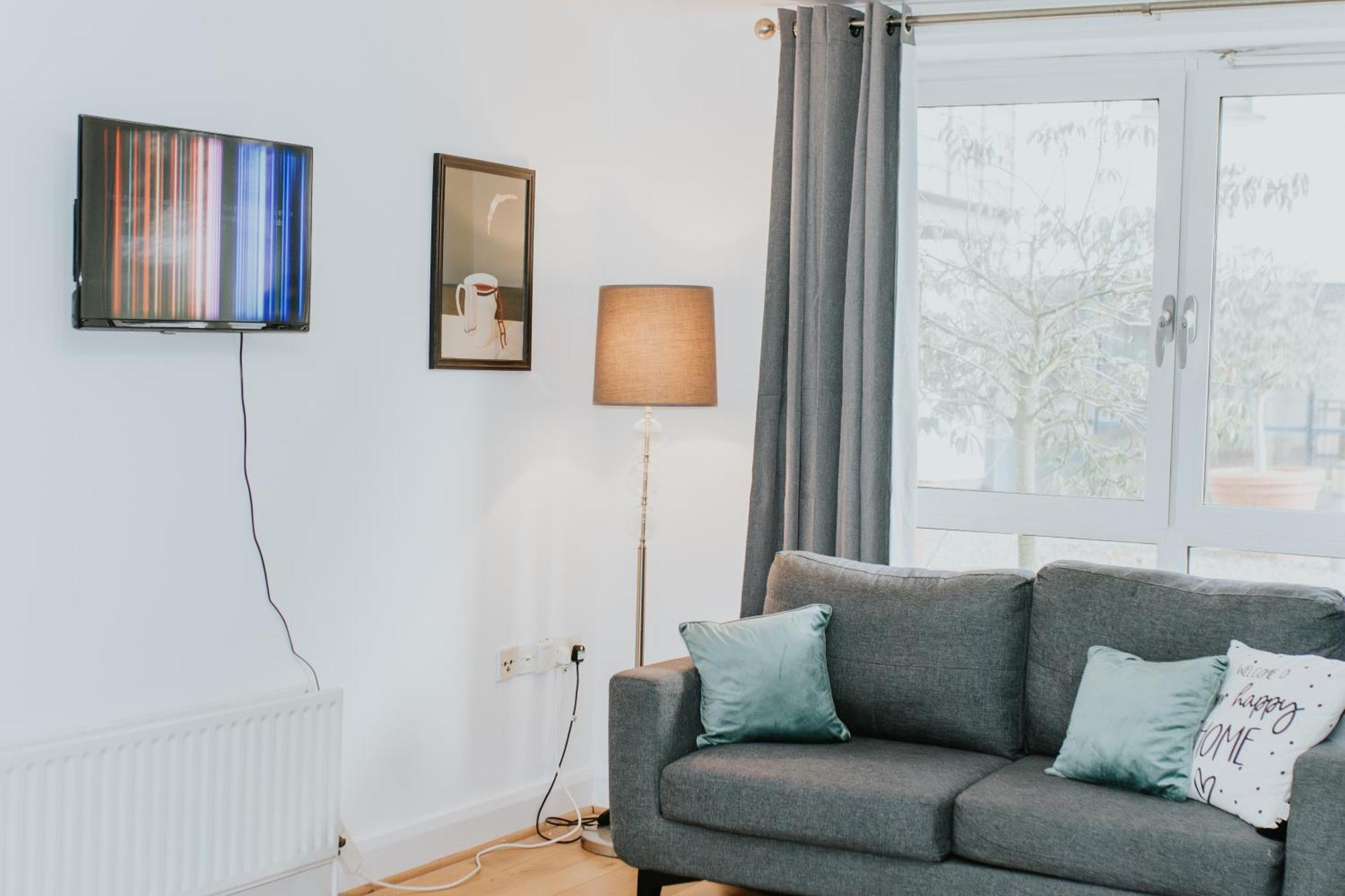 Whitehall Square Apartments- Queen's Quarters Apartment *