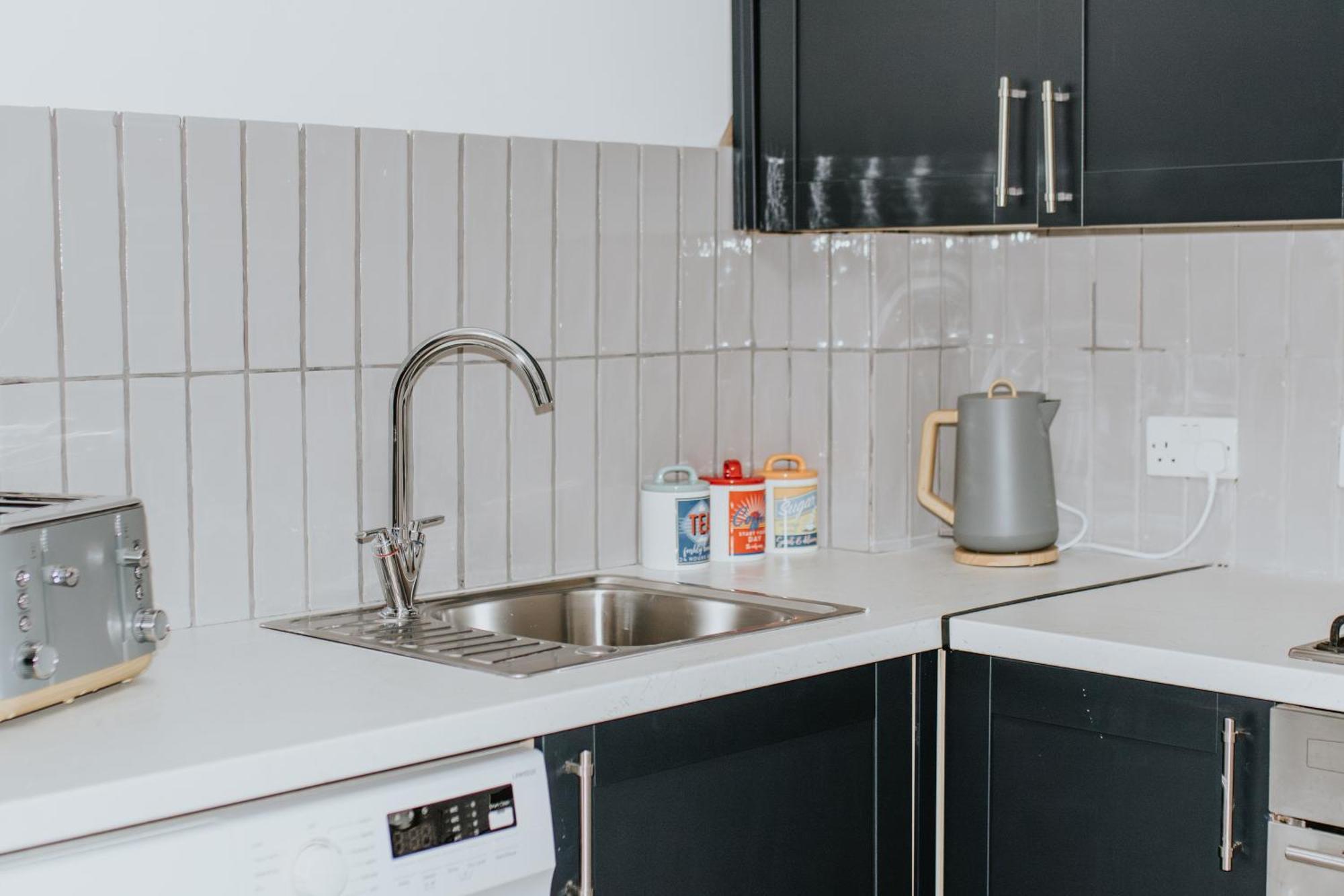 Whitehall Square Apartments- Queen's Quarters Apartment *