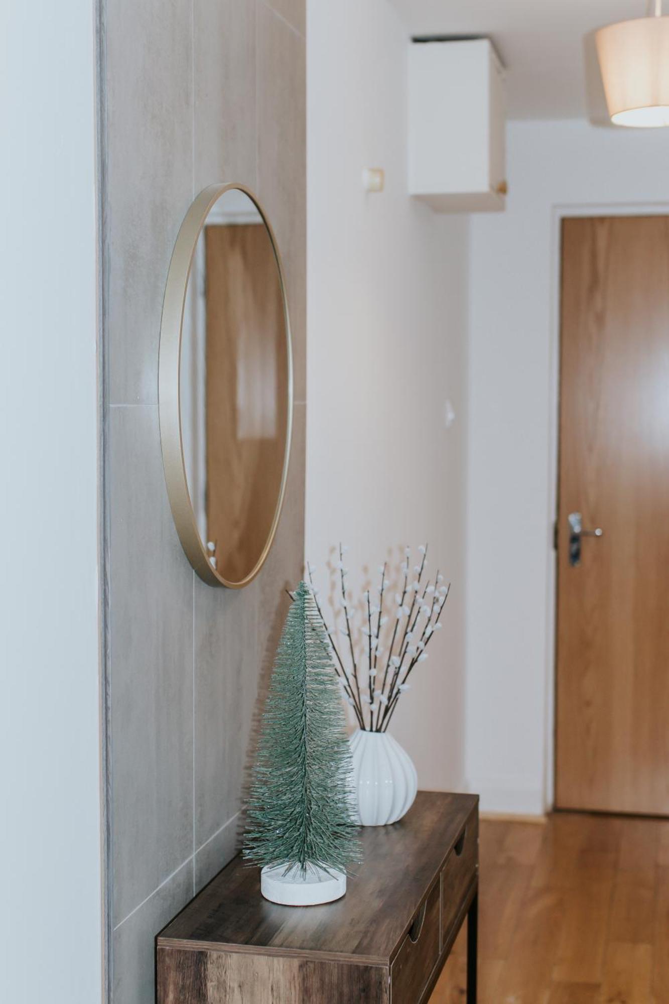 Whitehall Square Apartments- Queen's Quarters Apartment *