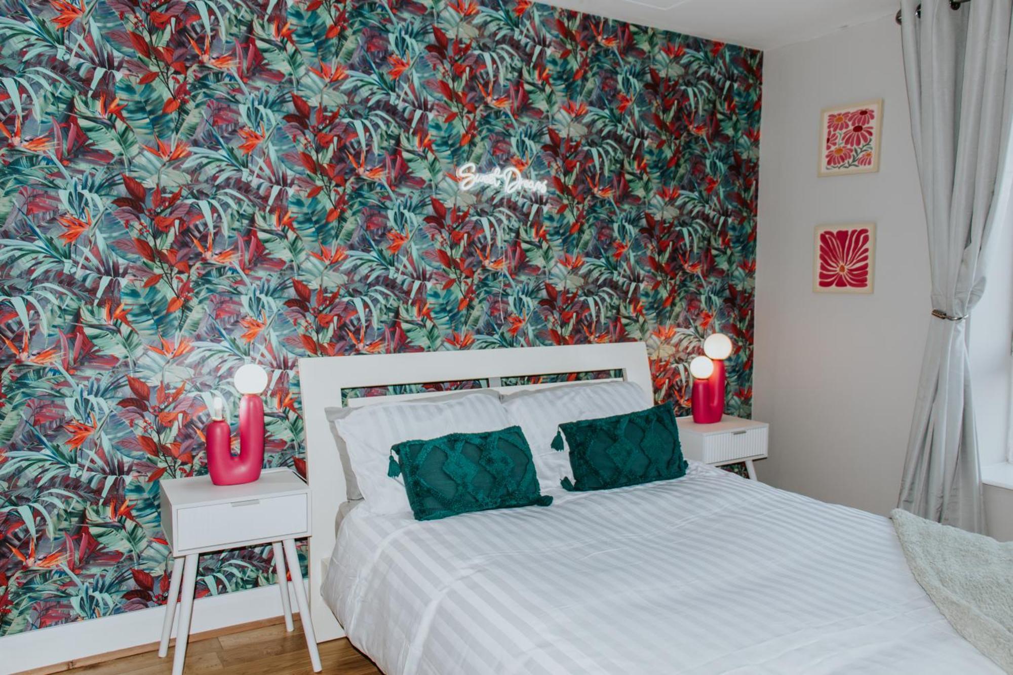 Whitehall Square Apartments- Queen's Quarters *