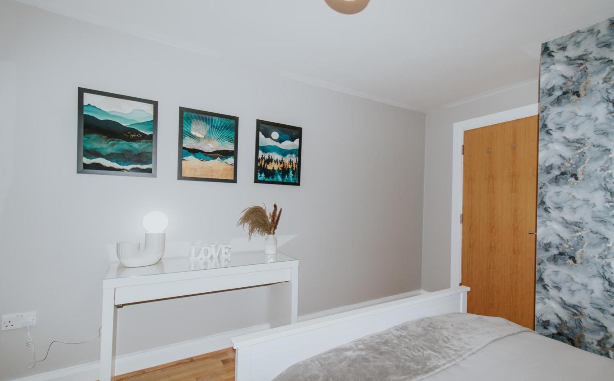 Whitehall Square Apartments- Queen's Quarters