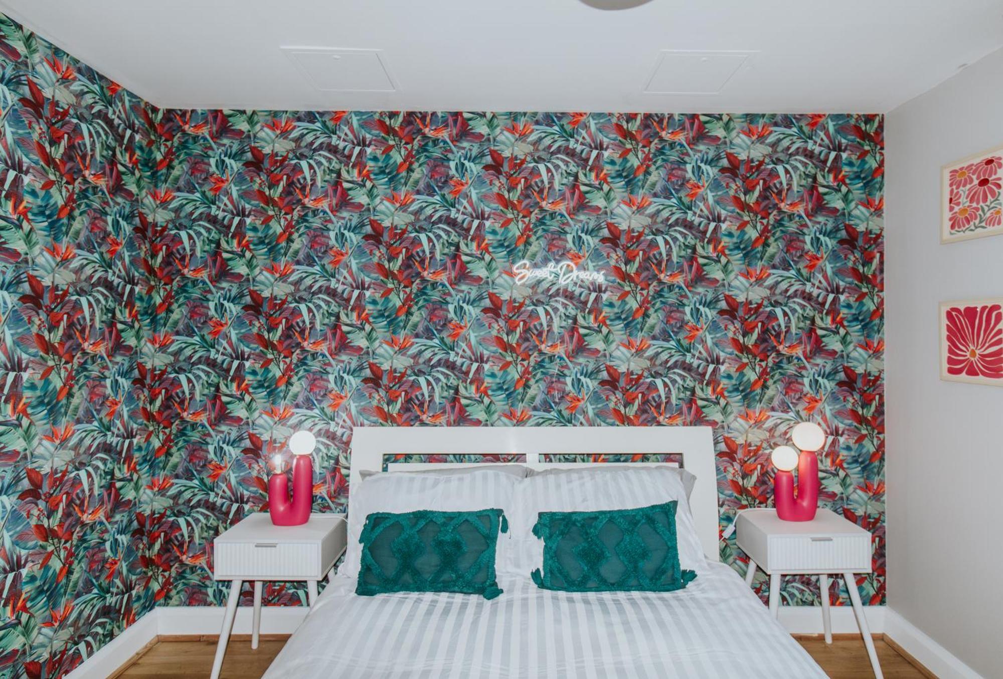 Whitehall Square Apartments- Queen's Quarters Apartment Belfast