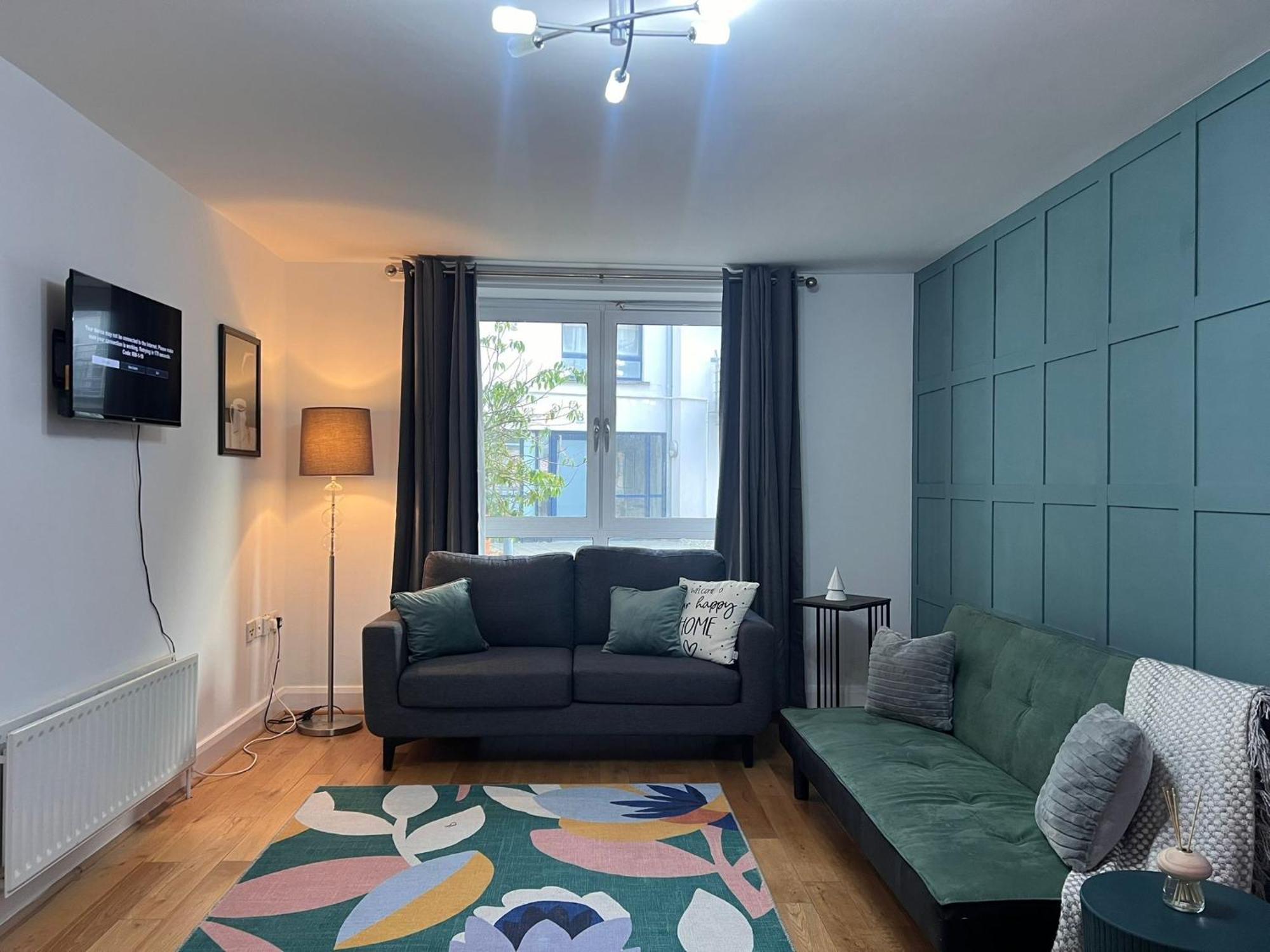 Whitehall Square Apartments- Queen's Quarters *