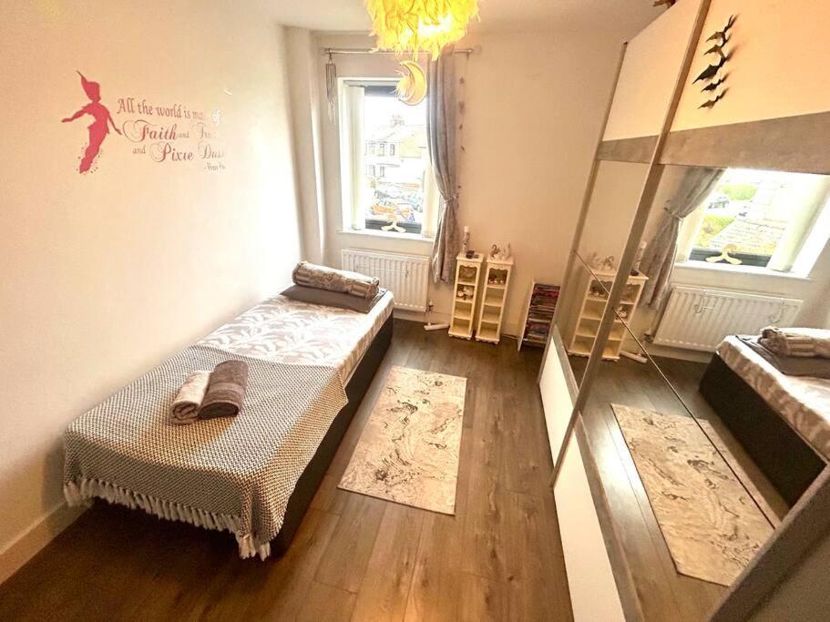 Apartment Great Location Single In A Shared Female Only