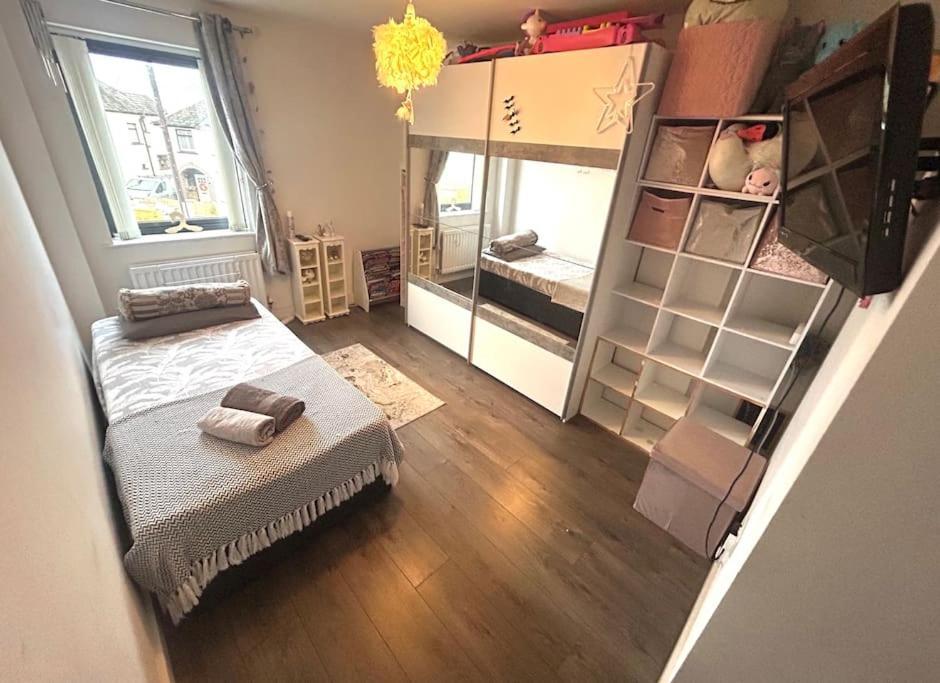 Great Location Single In A Shared Female Only Apartment Belfast