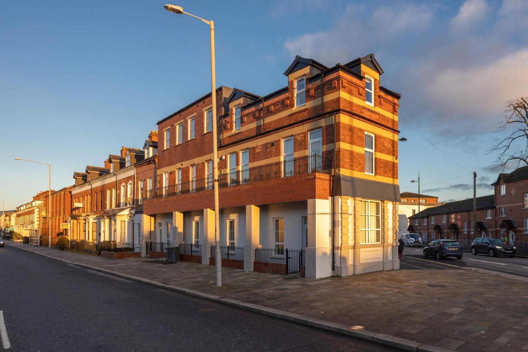 Luxury 2 Bedroom Penthouse In East Village - Walk To Centre, Roof Terrace Holiday home