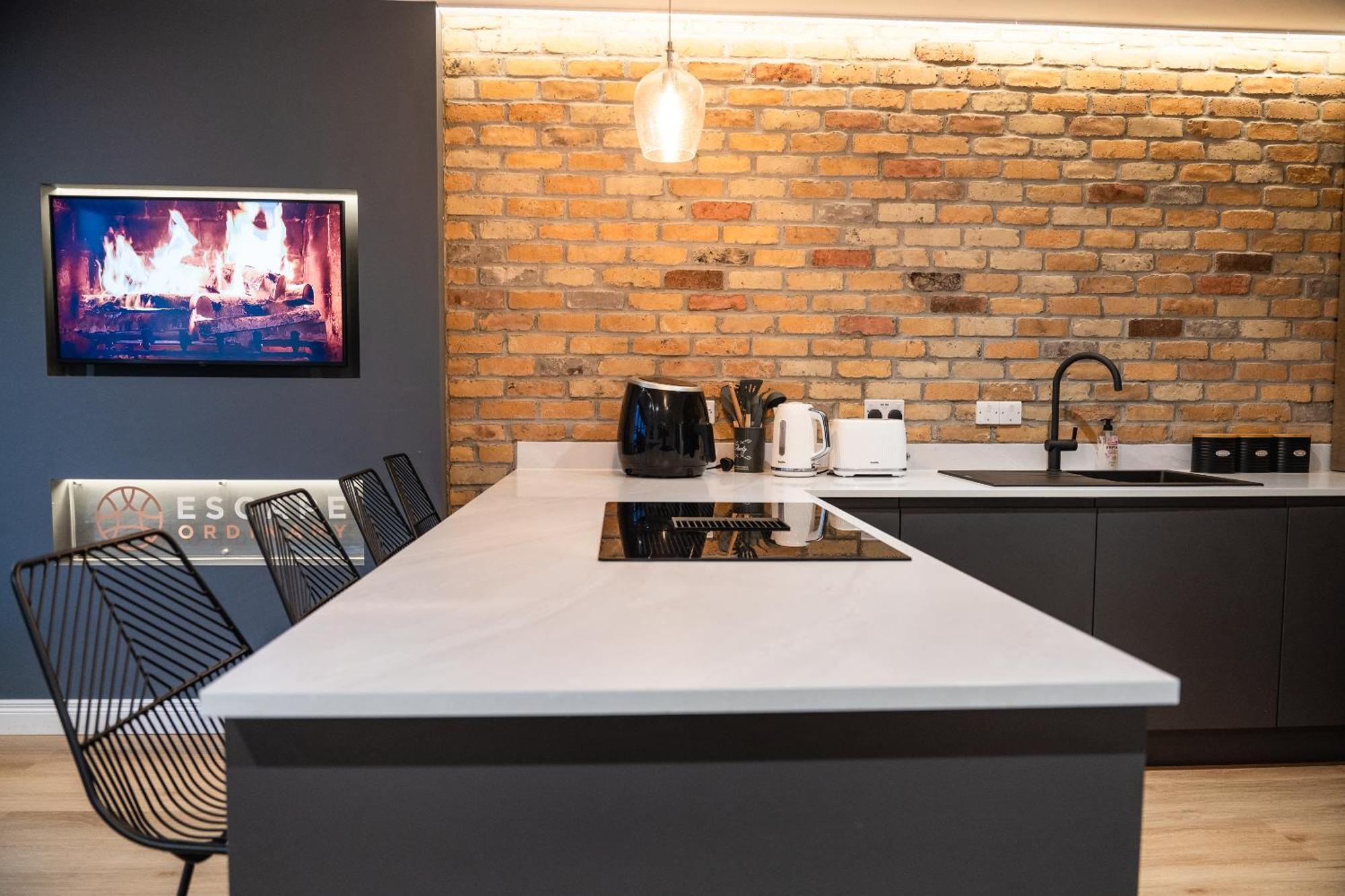 Escape Ordinary In Apartment